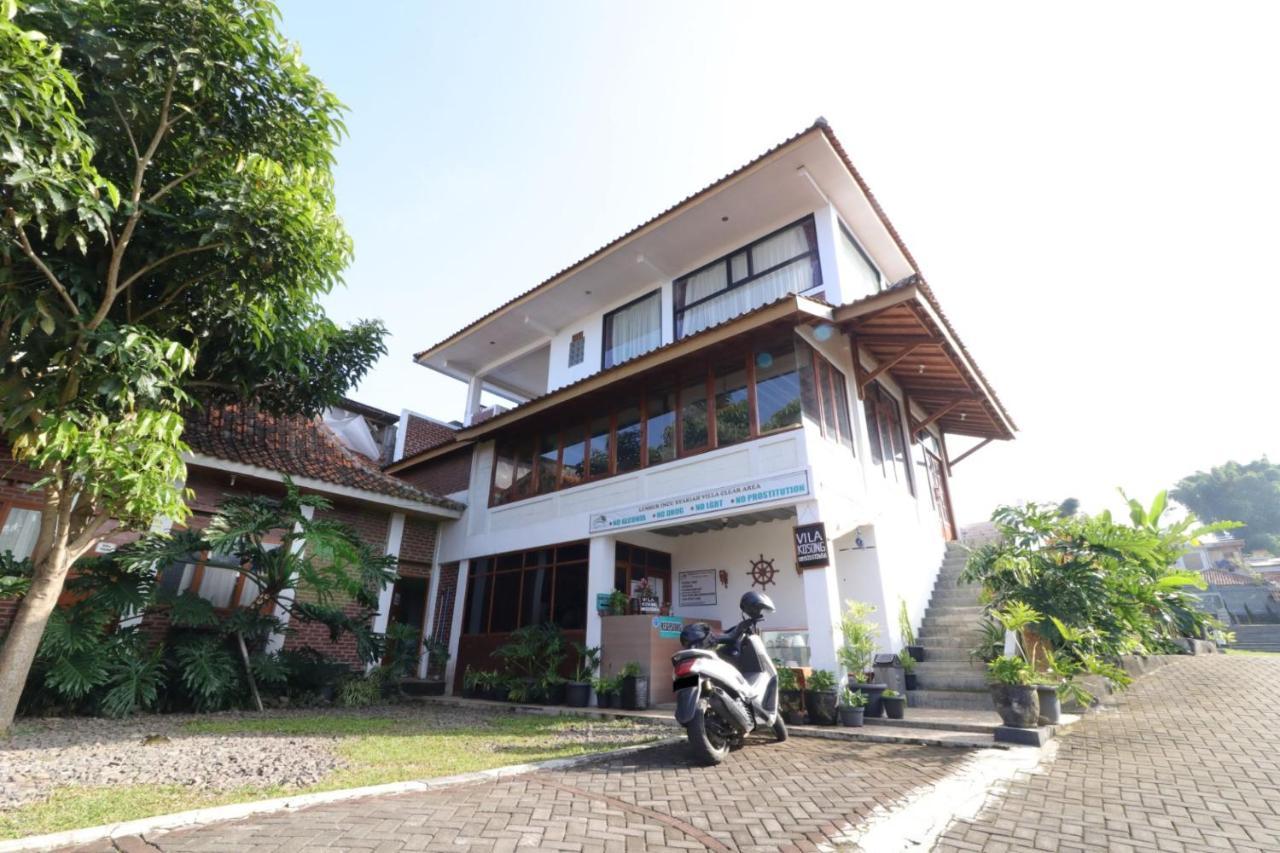 Lembur Incu Syariah Villa & Resto ليمبانغ المظهر الخارجي الصورة